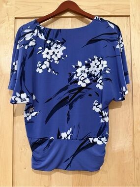 White House Black Market Floral Surplice Blouse Blue White M